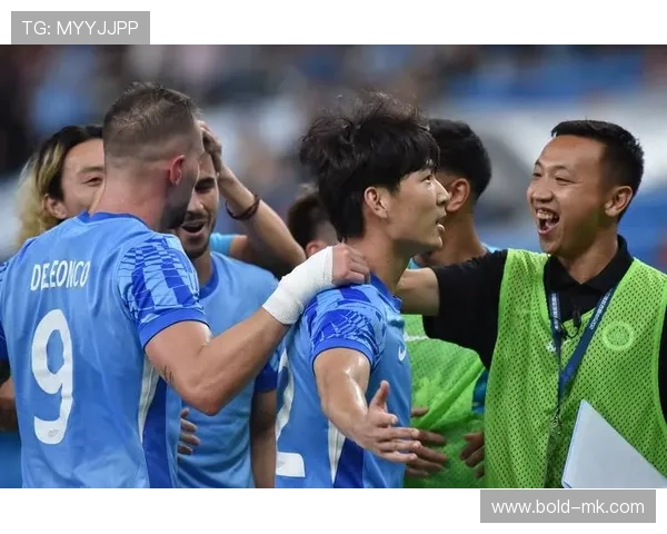 上海申花防守焕新颜，团队协作筑起坚固防线