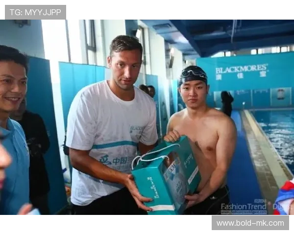 伊恩·索普巅峰对决菲尔普斯与范登霍根班德，传奇之战再掀泳坛风云