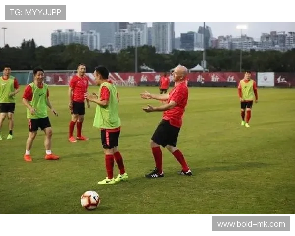 上海海港勇夺超级杯冠军,球迷欢呼庆祝球队荣耀时刻