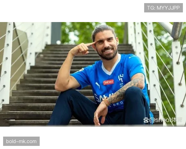 内维斯：狼队长期队长与中场核心地位解析