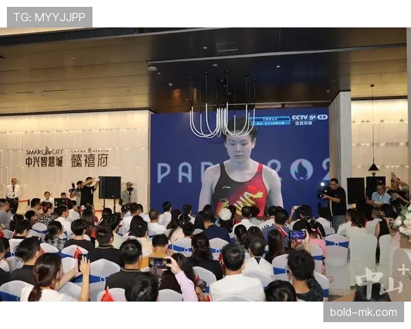 陈艺文训练还没结束吧？昨天直播吃饭突然就秒变严肃教练模式了？