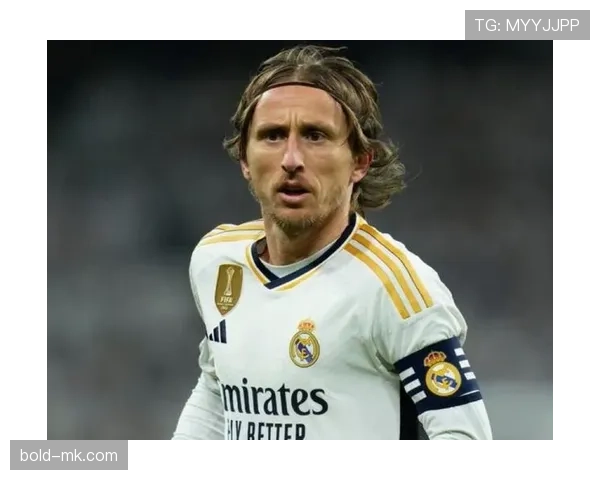 莫德里奇38岁还在跑，赛后喝红酒配蛋白粉？